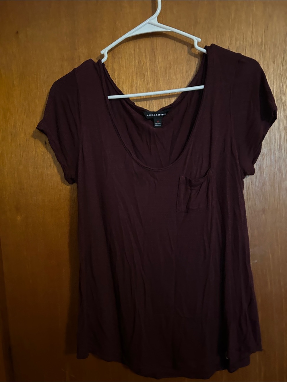 Rock & Republic Scoop Neck Pocket Tee in Burgundy